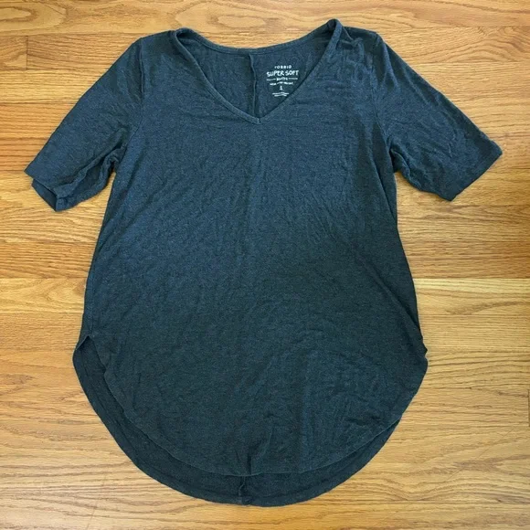 Torrid Top Women’s 1 (1X) Gray High Low Hem Super Soft V neck Casualwear Shirt - Picture 1 of 6